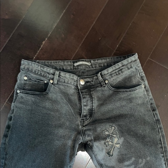 Chrome Hearts Cross Patch Jeans
Size 34 - Picture 2 of 13